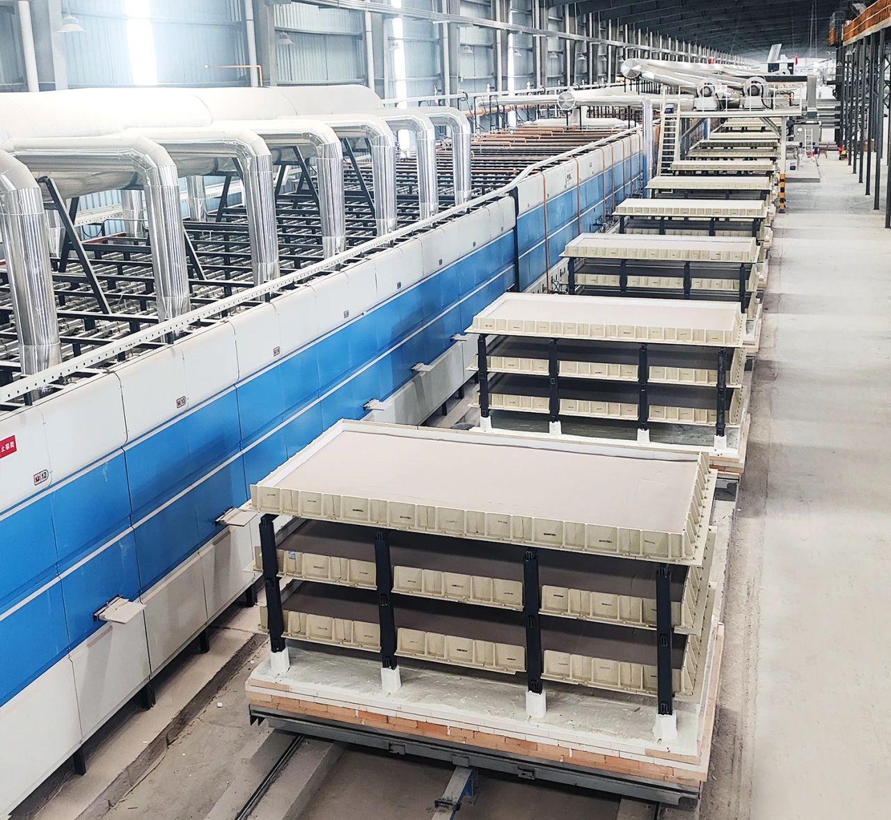 新一代FoaMax發泡陶瓷隧道窯成功投產|德力泰攜手宏邦科技全面領跑,樹立發泡陶瓷行業新標桿!